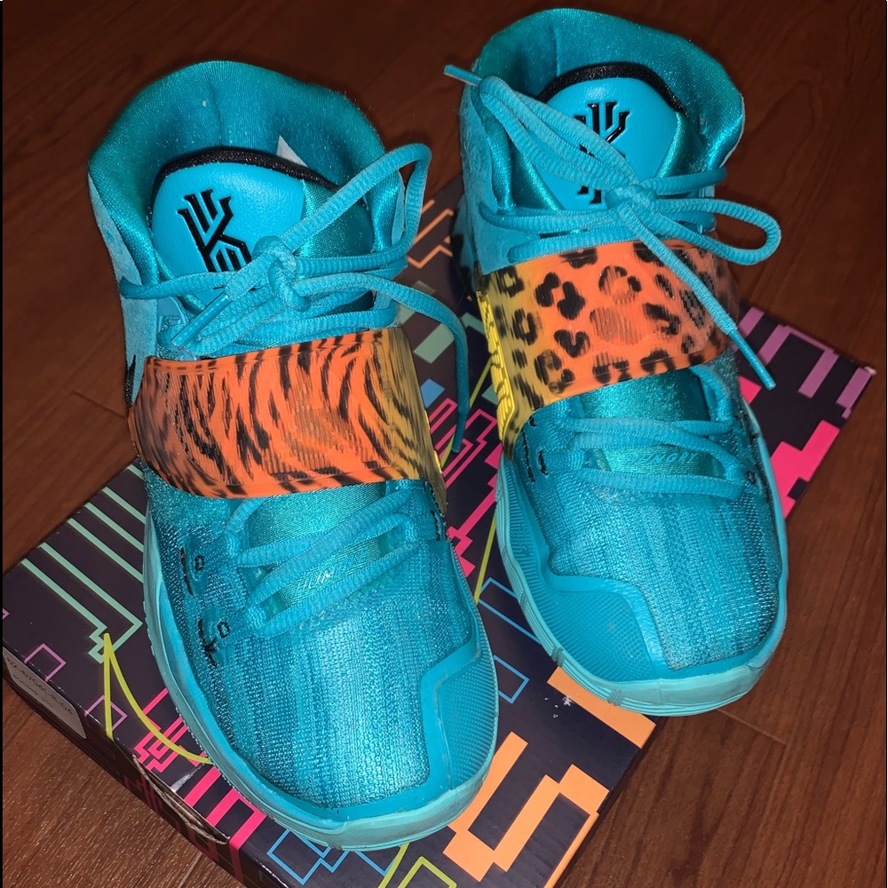 Used Nike Kyrie 6 - Size 5Y (boys)